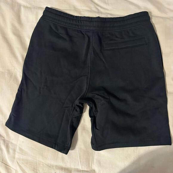 Gymshark Men’s crest 9” short - Picture 4 of 4